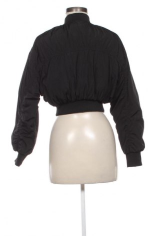 Дамско яке Bershka, Размер XS, Цвят Черен, Цена 66,86 лв.