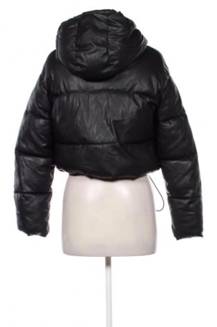 Дамско яке Bershka, Размер S, Цвят Черен, Цена 58,00 лв.