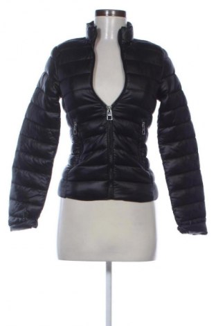 Дамско яке Mango, Размер XS, Цвят Черен, Цена 108,00 лв.