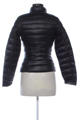 Дамско яке Mango, Размер XS, Цвят Черен, Цена 108,00 лв.