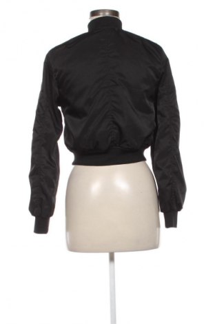 Дамско яке Pull&Bear, Размер XS, Цвят Черен, Цена 64,97 лв.