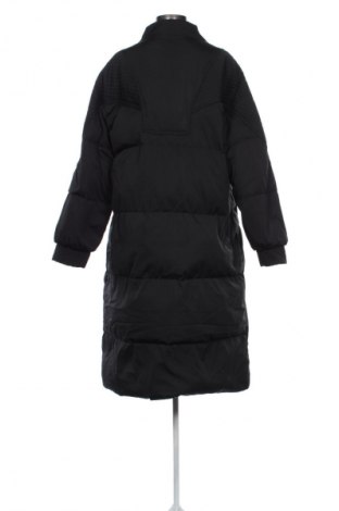 Γυναικείο μπουφάν Y.A.S, Μέγεθος L, Χρώμα Μαύρο, Τιμή 160,94 €