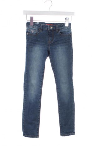 Dziecięce jeansy Guess, Rozmiar 6-7y/ 122-128 cm, Kolor Niebieski, Cena 110,34 zł