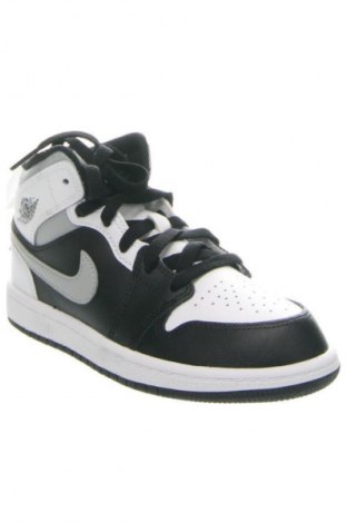 Детски обувки Air Jordan Nike, Размер 33, Цвят Многоцветен, Цена 142,99 лв.