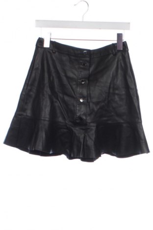 Кожена пола Stradivarius, Размер M, Цвят Черен, Цена 19,00 лв.