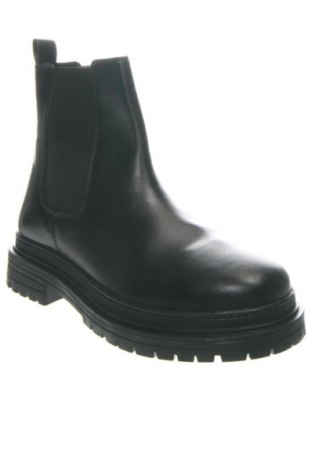 Férfi cipők
 About You, Méret 43, Szín Fekete, Ár 31 749 Ft