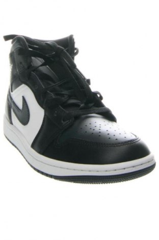 Férfi cipők
 Air Jordan Nike, Méret 40, Szín Fekete, Ár 59 839 Ft