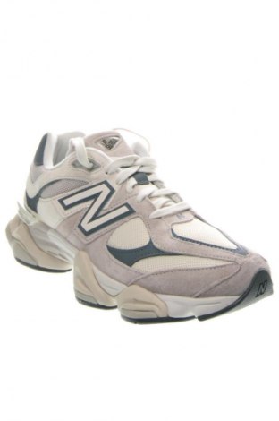 Férfi cipők
 New Balance, Méret 45, Szín Sokszínű, Ár 51 919 Ft