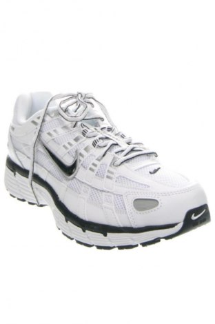 Мъжки обувки Nike, Размер 44, Цвят Бял, Цена 204,99 лв.