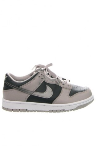 Férfi cipők
 Nike, Méret 40, Szín Sokszínű, Ár 51 919 Ft