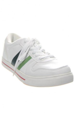 Férfi cipők
 Vty, Méret 44, Szín Fehér, Ár 12 400 Ft