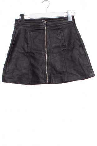 Пола Bershka, Размер XS, Цвят Черен, Цена 12,99 лв.