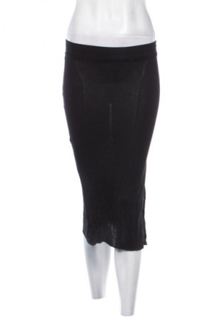 Пола Bershka, Размер S, Цвят Черен, Цена 23,18 лв.