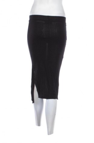 Пола Bershka, Размер S, Цвят Черен, Цена 23,18 лв.