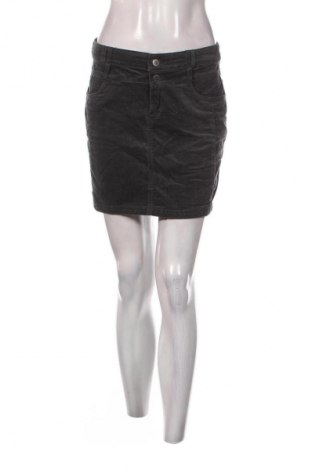 Пола Colours Of The World, Размер S, Цвят Сив, Цена 4,99 лв.