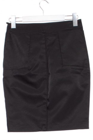 Пола H&M, Размер S, Цвят Черен, Цена 19,14 лв.