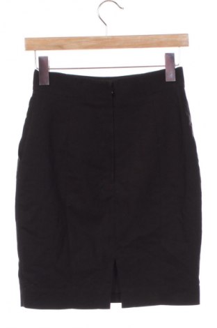 Пола H&M, Размер XS, Цвят Черен, Цена 19,00 лв.