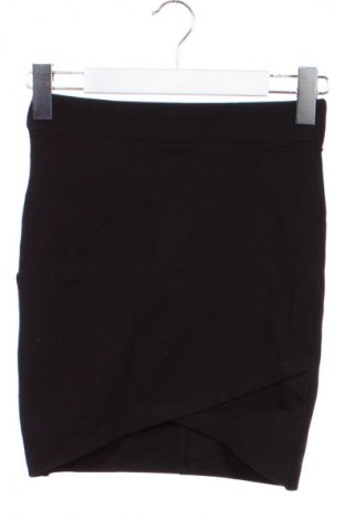 Sukně Stradivarius, Velikost XXS, Barva Černá, Cena  242,00 Kč