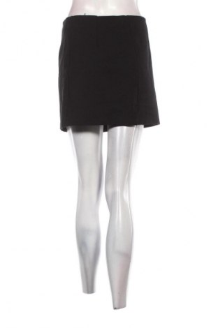 Пола Stradivarius, Размер M, Цвят Черен, Цена 14,99 лв.