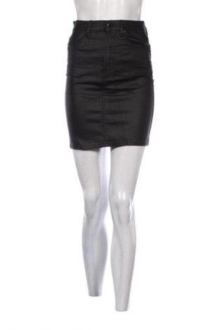 Пола Stradivarius, Размер S, Цвят Черен, Цена 19,14 лв.