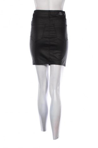 Пола Stradivarius, Размер S, Цвят Черен, Цена 19,14 лв.