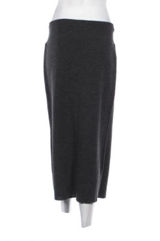 Пола Unbranded, Размер M, Цвят Сив, Цена 33,00 лв.