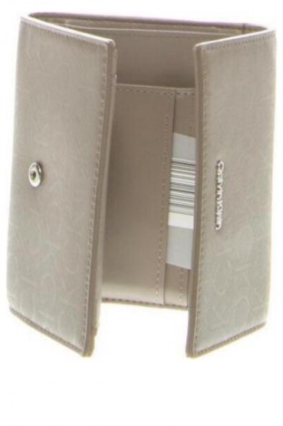Портмоне Calvin Klein, Цвят Бежов, Цена 59,99 лв.