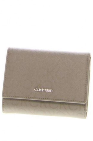 Портмоне Calvin Klein, Цвят Бежов, Цена 59,99 лв.