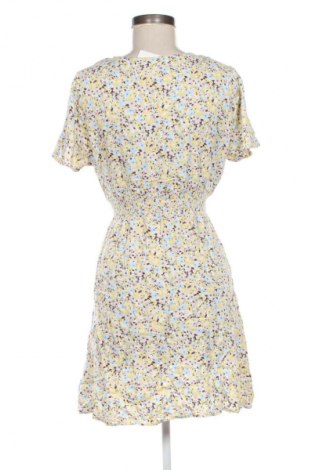 Рокля Amisu, Размер M, Цвят Многоцветен, Цена 39,00 лв.