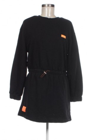 Рокля Bershka, Размер S, Цвят Черен, Цена 16,99 лв.