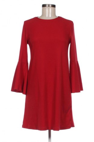 Рокля Bershka, Размер M, Цвят Червен, Цена 39,14 лв.