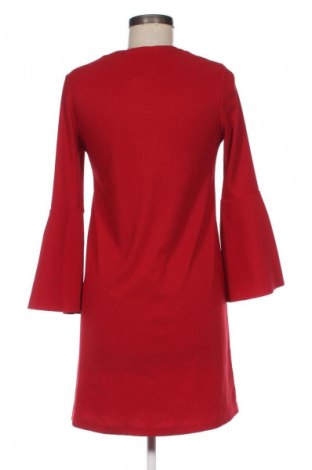 Рокля Bershka, Размер M, Цвят Червен, Цена 39,14 лв.