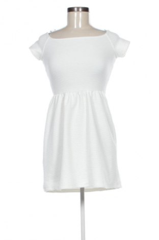 Рокля Bershka, Размер S, Цвят Бял, Цена 39,10 лв.