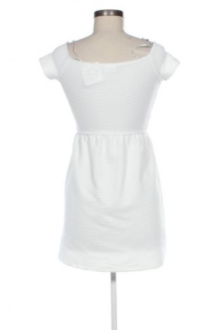 Рокля Bershka, Размер S, Цвят Бял, Цена 39,10 лв.