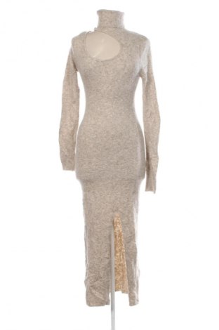 Kleid Bershka, Größe M, Farbe Beige, Preis 18,99 €