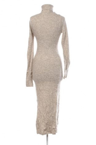 Kleid Bershka, Größe M, Farbe Beige, Preis 18,99 €