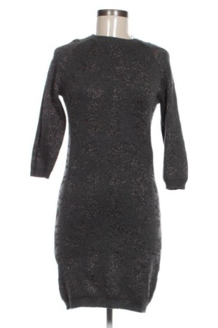 Рокля Bershka, Размер M, Цвят Сив, Цена 39,14 лв.