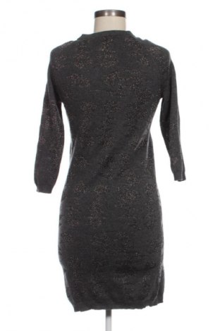 Рокля Bershka, Размер M, Цвят Сив, Цена 39,14 лв.