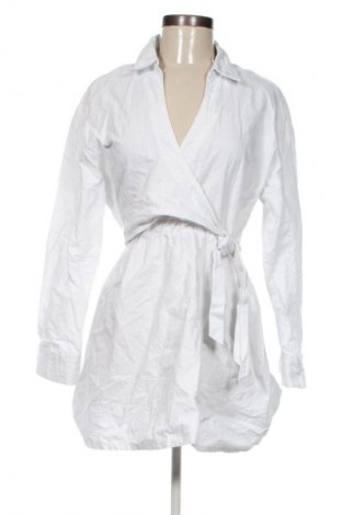 Ruha Bershka, Méret M, Szín Fehér, Ár 4 179 Ft