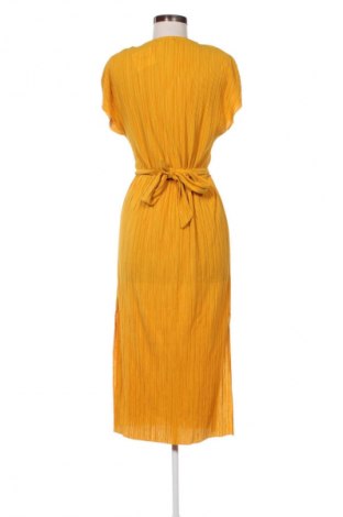 Kleid Bershka, Größe M, Farbe Gelb, Preis 20,02 €