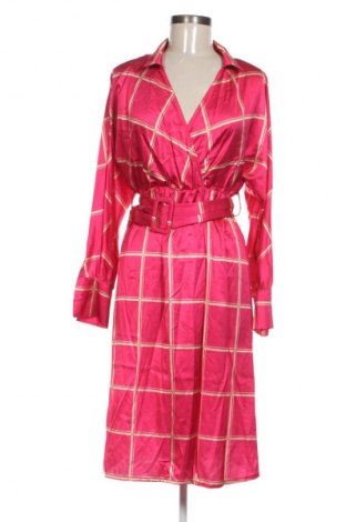 Рокля Boohoo, Размер M, Цвят Многоцветен, Цена 39,10 лв.