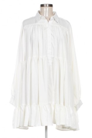 Kleid Boohoo, Größe M, Farbe Weiß, Preis 19,95 €