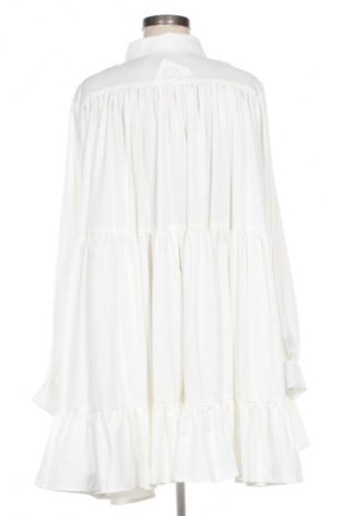 Kleid Boohoo, Größe M, Farbe Weiß, Preis 19,95 €