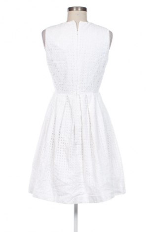 Рокля Calvin Klein, Размер S, Цвят Бял, Цена 123,12 лв.