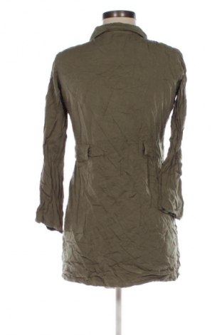 Kleid Colloseum, Größe S, Farbe Grün, Preis 13,99 €