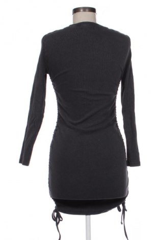 Рокля Cropp, Размер S, Цвят Сив, Цена 47,88 лв.