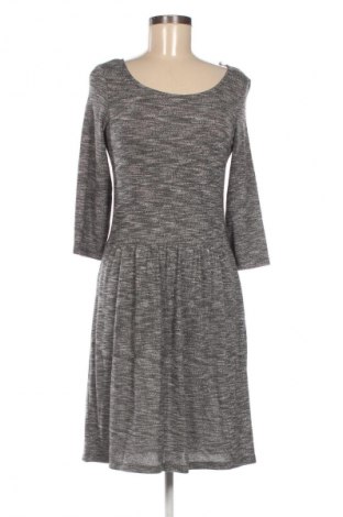 Рокля Esprit, Размер M, Цвят Сив, Цена 48,00 лв.