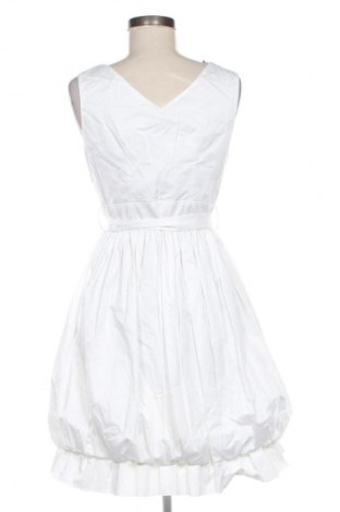 Рокля Fairly, Размер M, Цвят Бял, Цена 82,11 лв.
