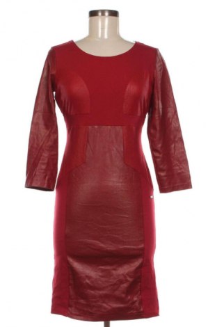 Ruha Guess, Méret M, Szín Piros, Ár 10 819 Ft