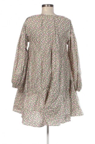 Рокля H&M, Размер XS, Цвят Многоцветен, Цена 40,99 лв.